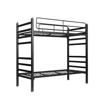 対の金属フレームの梯子が付いている対の二段ベッド